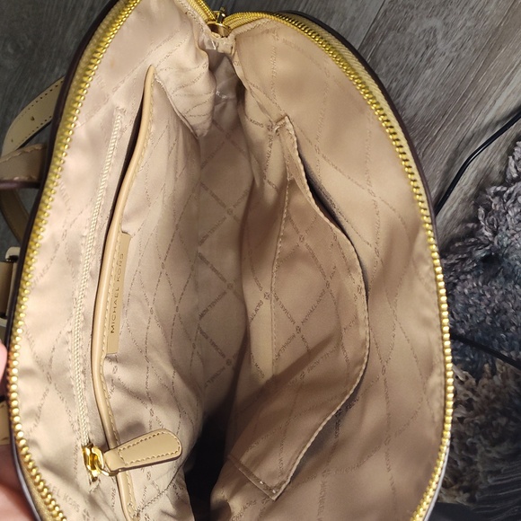 Michael Kors backpack - Picture 9 of 16